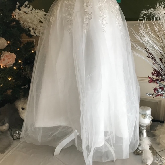 Formal evening gown or Wedding Dress with 1/2 length sleeves - Picture 3 of 9